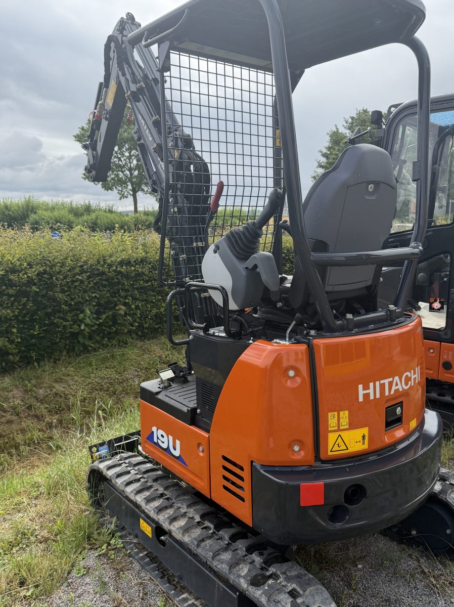 Hitachi ZX19U VA gebraucht kaufen – Frontansicht